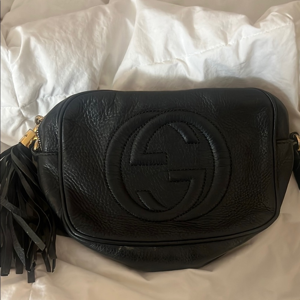 Gucci soho disco black leather Crossbody Bag with Embossed Logo and strap